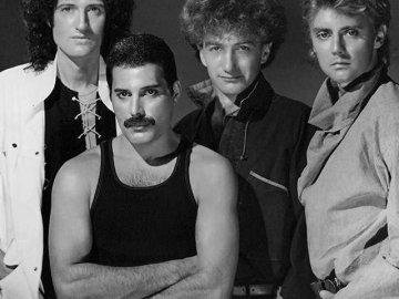 Помер перший бас-гітарист гурту Queen