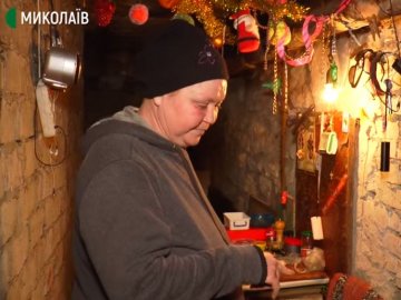 У Миколаєві пара безхатьків оселилась в підвалі житлового будинку: жінка на 9-му місяці вагітності. ВІДЕО