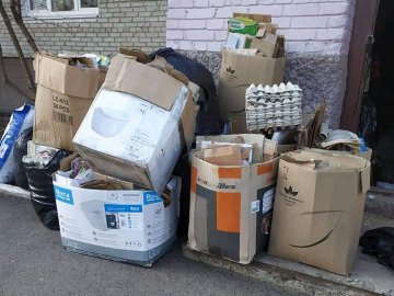 Лучан змусили прибрати сміття у дворах. ФОТО