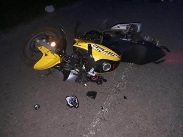 Ніч, кров і швидкість: на Волині мотоцикл збив дівчину