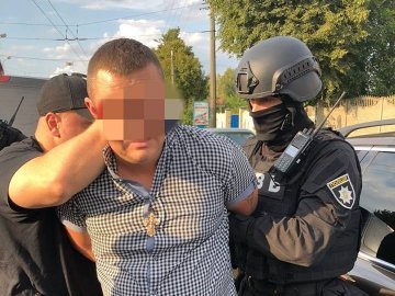 Поліцейський, який у Луцьку «погорів» на хабарі, провалив переатестацію