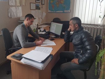 З Волині примусово депортують азербайджанця, який «засидівся» в Україні