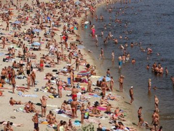 На всіх київських пляжах заборонили купатися