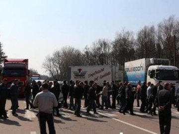 На Волині шахтарі перекрили дороги і хочуть їхати страйкувати у Київ