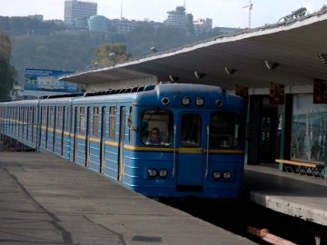 У Києві в метро помер чоловік