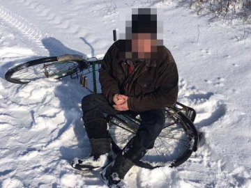 Серед поля у 13-градусний мороз на Волині знайшли і врятували чоловіка