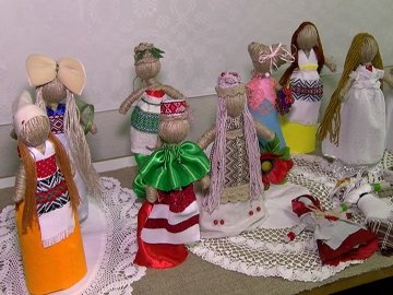 Волинська майстриня презентувала виставку ляльок-мотанок