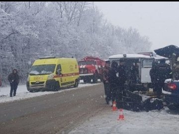 Український мікроавтобус з пасажирами в Росії потрапив в аварію: є загиблі