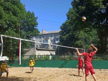 Набридло карантинне літо: у Луцьку відбувся чемпіонат з пляжного волейболу