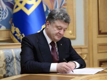 Президент Петро Порошенко нагородив 400 воїнів АТО