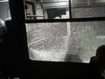 У Львові обстріляли автобус з пасажирами. ФОТО