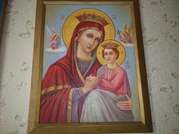 Волинянка намалювала ікону Божої Матері, а коли хотіла продати її – образ «заплакав». ФОТО