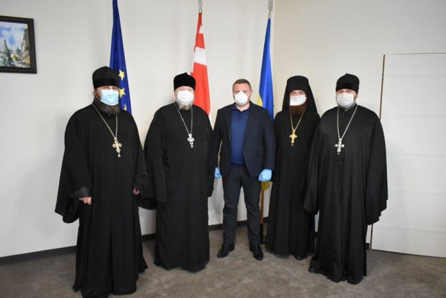 Погуляйко зустрівся із священниками УПЦ (МП), які передали допомогу від нардепа Новинського