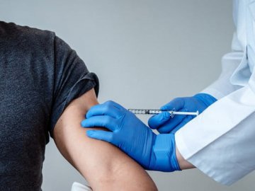 У спорткомплексі ВНУ вакцинуватимуть від коронавірусу: коли і як записатися на щеплення 
