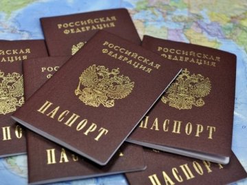 Путін підписав указ про видачу російських паспортів жителям ОРДЛО