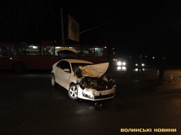 Потрійна аварія в Луцьку: постраждали мама з дитиною, винуватець втік. ФОТО