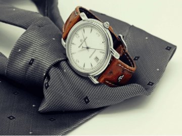 Сапфір, пластик і мінеральне скло: особливості різних типів покриття циферблатів наручних годинників*