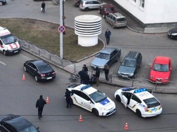 У центрі Луцька Volkswagen збив велосипедиста: подробиці