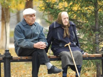 Українців зобов’яжуть утримувати літніх батьків, інакше позбавлять спадщини