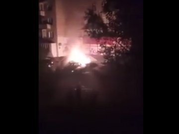 Вночі у Луцьку вщент згорів автомобіль. ВІДЕО