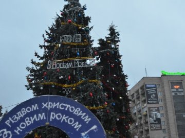 У Луцьку новорічна ялинка засяє на Миколая