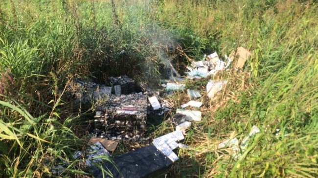 На Волині контрабандисти підпалили в лісі декілька тисяч пачок сигарет