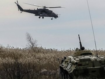 США показали нові знімки російських військ біля України