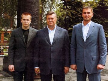 Клан Януковичів і Курченко подали до суду за санкції ЄС