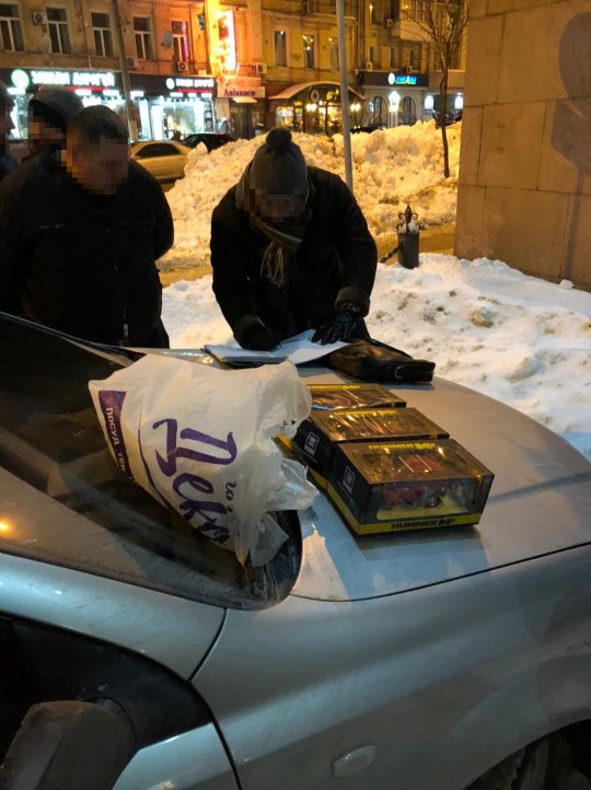 Ховав в іграшках: львівський експравоохоронець на таксі відправляв кокаїн до Києва