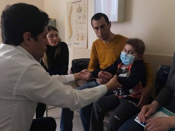 Турецький хірург готовий оперувати Настю Абрамчук