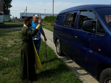 Волинські волонтери відправили на Схід авто для бійців