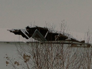 Сніг проламав дах у спорткомплексі луцького політеху. ФОТО