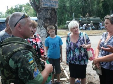 Волинянин допомагає жителям Донбасу подолати наслідки «русського міра».ФОТО