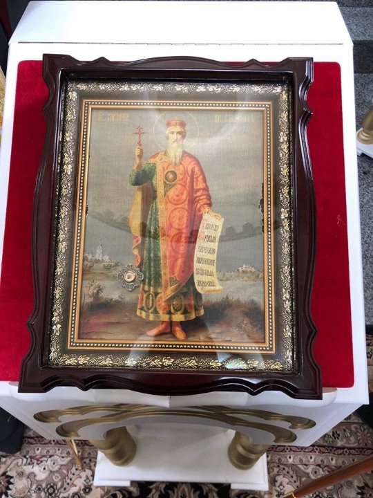 До володимир-волинського собору привезли ікону з мощами Володимира Великого