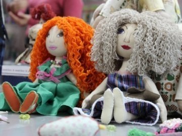 У Луцьку - незвична виставка ляльок ручної роботи. ФОТО