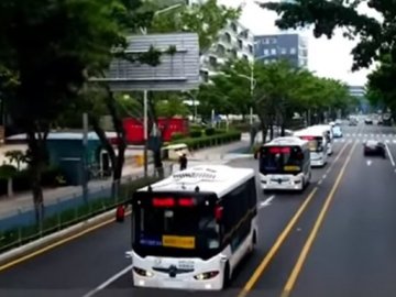 У Китаї почали курсувати автобуси-безпілотники