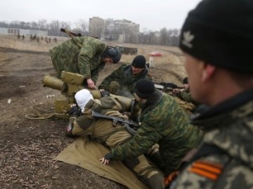 У Донецьку бойовики мобілізують усіх, хто не встиг виїхати