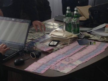 Затримано начальника обласної поліції при спробі дачі хабара. ВІДЕО