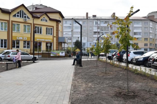 Показали завершений сквер біля 26 школи у Луцьку. ФОТО