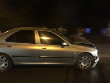 Автівку відкинуло на тротуар: у Луцьку – аварія біля АЗС. ФОТО
