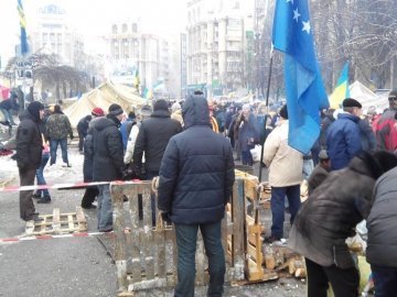 Півсотні людей спробували розібрати барикаду Євромайдану