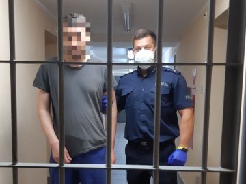 У Польщі арештували українця, який знущався над своєю матір'ю