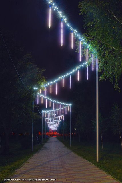 Краса центрального парку Луцька у сутінках. ФОТО