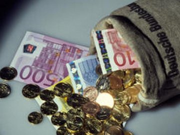 На кордоні з Польщею двоє українців «погоріли» з великою сумою грошей
