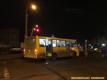 Аварія в Луцьку: зіткнулися легковик і маршрутка. ФОТО