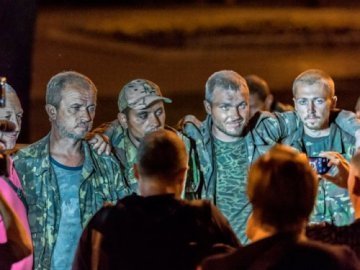 Звільнені з полону бійці 51-ої бригади прибули до Дніпропетровська. ФОТО