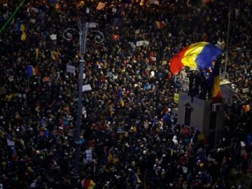 У Румунії десятки тисяч людей вийшли на антикорупційні мітинги