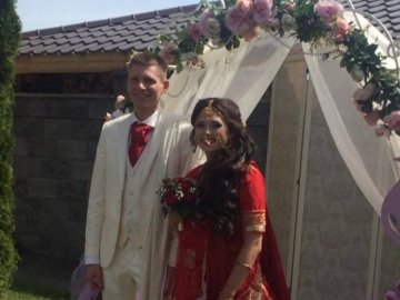 У Луцьку молодята влаштували  весілля в індійському стилі