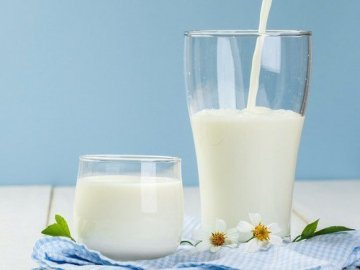 Чому корисно пити молоко перед сном