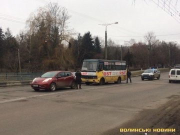 Аварія в Луцьку: маршрутка зіткнулась з електрокаром